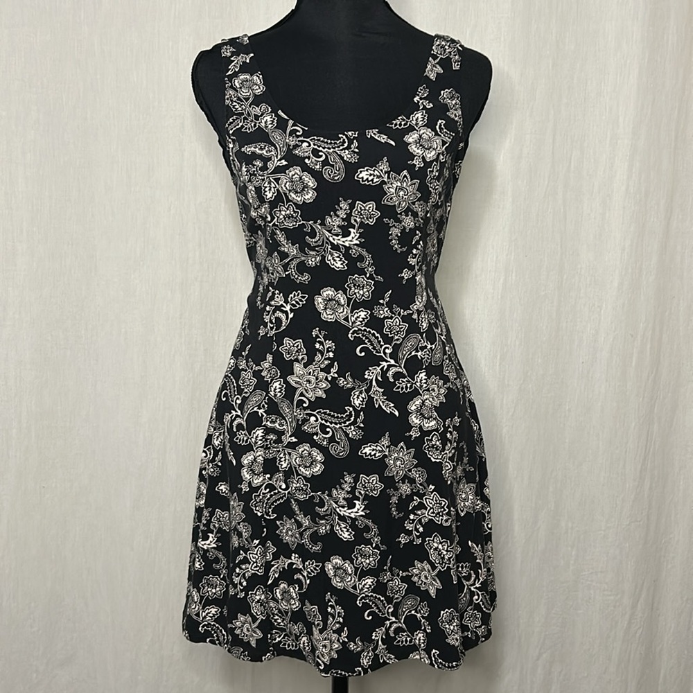 Forever 21 Floral Dress - Scoop Neck | Size
S | Black & White